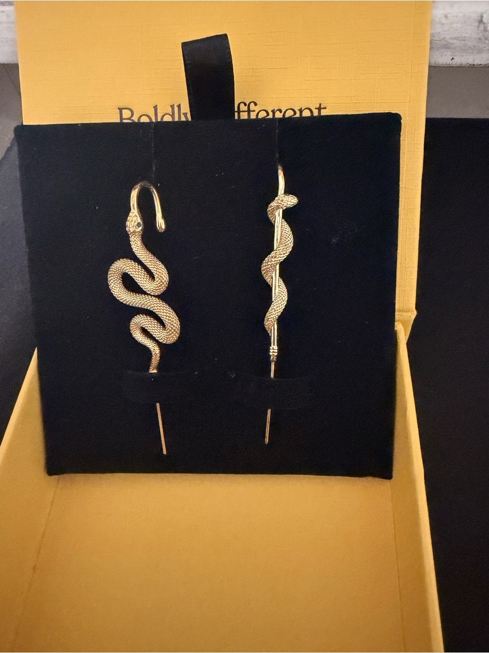Oreylo Helix Hook Serpents